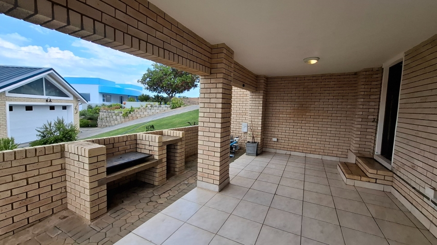 4 Bedroom Property for Sale in Menkenkop Western Cape